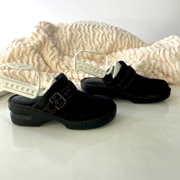 boc Ladies Clogs. Buckled Feature. Size 7/38 - Picture 3 of 12